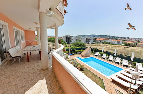 Photo 3 - 3 bedroom Apartment in Trogir with swimming pool and sea view