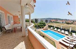 Photo 3 - 3 bedroom Apartment in Trogir with swimming pool and sea view
