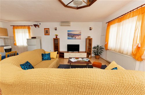 Foto 4 - Appartamento con 3 camere da letto a Trogir con piscina e vista mare