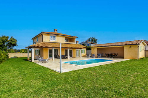 Photo 15 - Maison de 3 chambres à Svetvinčenat avec piscine privée et jardin