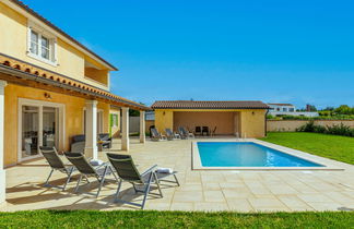 Photo 1 - Maison de 3 chambres à Svetvinčenat avec piscine privée et jardin