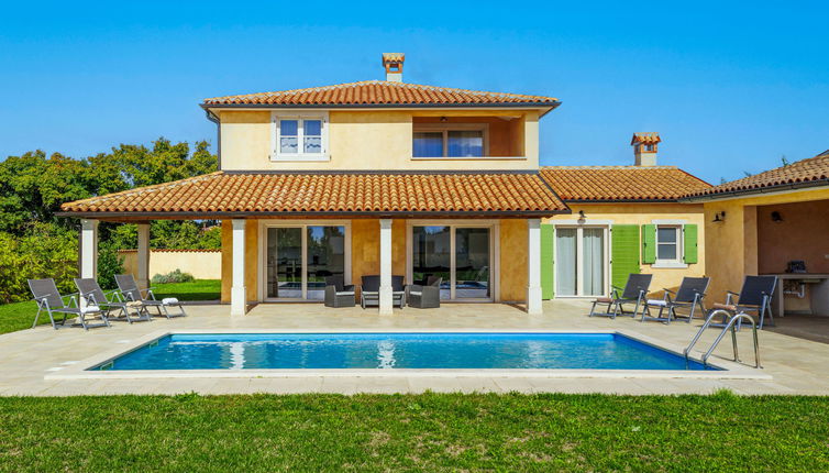 Photo 1 - Maison de 3 chambres à Svetvinčenat avec piscine privée et jardin