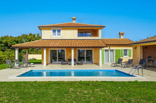 Photo 2 - Maison de 3 chambres à Svetvinčenat avec piscine privée et jardin