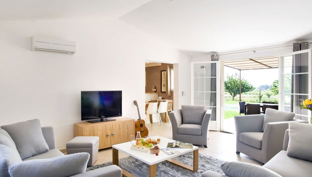 Maison de 4 chambres à Saint-Saturnin-lès-Apt avec piscine privée et jardin - Photo 3