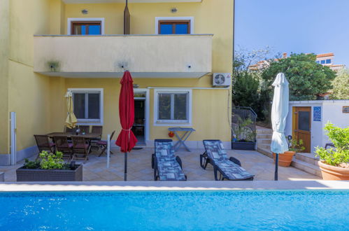 Foto 36 - Apartamento de 2 quartos em Ližnjan com piscina e jardim