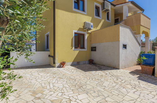 Photo 32 - Appartement de 2 chambres à Ližnjan avec piscine et jardin