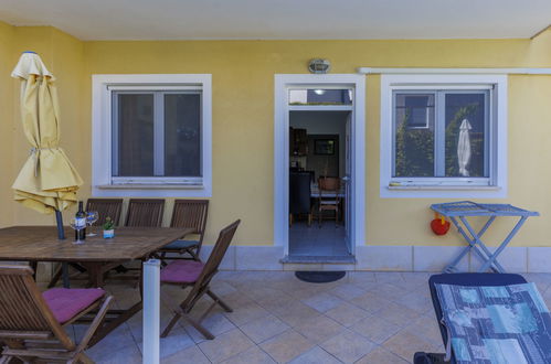 Foto 24 - Apartamento de 2 quartos em Ližnjan com piscina e jardim