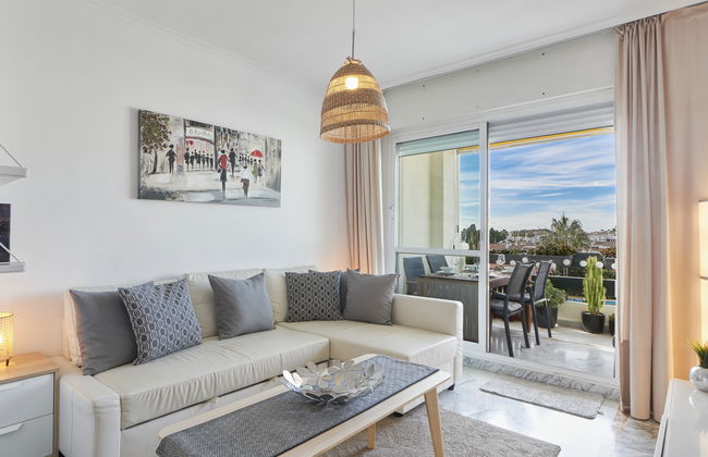 3 bedroom Apartment in Marbella with swimming pool and garden - Photo 6
