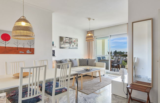 3 bedroom Apartment in Marbella with swimming pool and garden - Photo 3