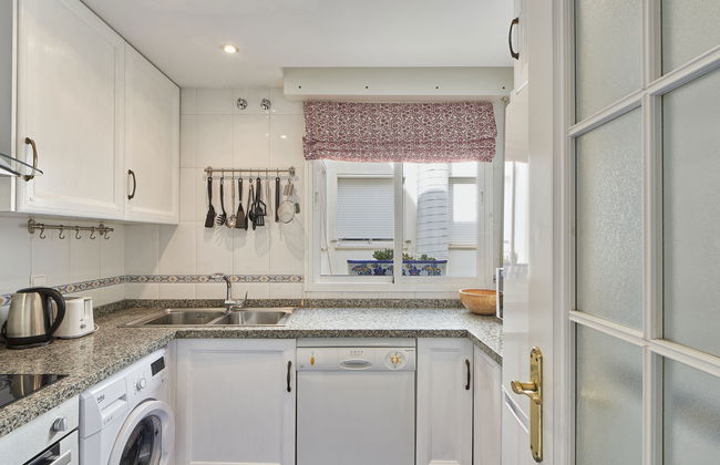 3 bedroom Apartment in Marbella with swimming pool and garden - Photo 4