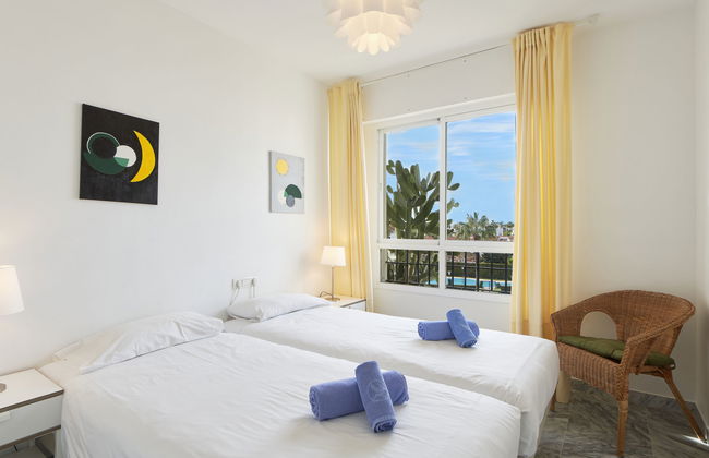 3 bedroom Apartment in Marbella with swimming pool and garden - Photo 5