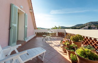 Photo 3 - 1 bedroom Apartment in Cavalaire-sur-Mer with swimming pool and sea view