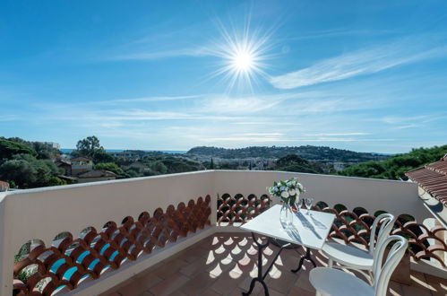 Photo 17 - Appartement de 1 chambre à Cavalaire-sur-Mer avec piscine et vues à la mer