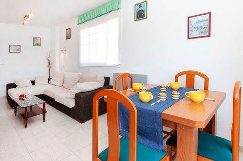 Photo 3 - 2 bedroom Apartment in Mont-roig del Camp with swimming pool and garden