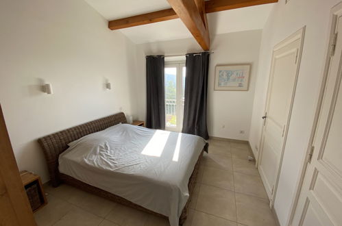 Foto 13 - Casa con 4 camere da letto a Grimaud con piscina privata e vista mare