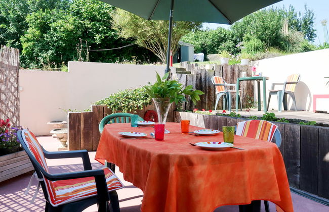 3 bedroom Apartment in Saint-Cast-le-Guildo with garden and terrace - Photo 3