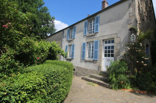 Foto 1 - Haus mit 4 Schlafzimmern in Saint-Sulpice-les-Feuilles mit privater pool und garten