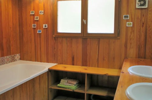 Photo 19 - 4 bedroom House in Gaillan-en-Médoc with garden and terrace