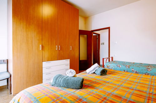 Foto 15 - Apartment mit 2 Schlafzimmern in Calceranica al Lago mit garten und blick auf die berge