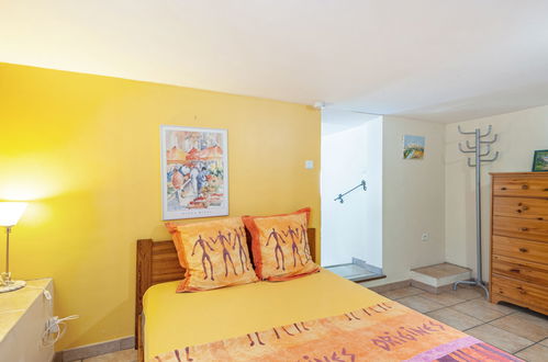 Photo 11 - 2 bedroom Apartment in Lambesc with swimming pool and garden