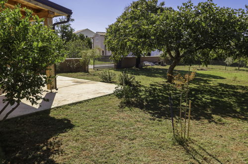 Foto 20 - Casa de 1 quarto em Privlaka com jardim e terraço