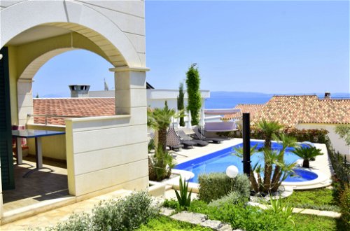Foto 17 - Apartamento de 2 habitaciones en Okrug con piscina y vistas al mar