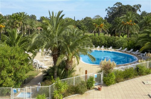Foto 14 - Apartamento de 2 quartos em Grimaud com piscina e vistas do mar