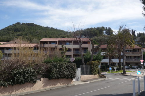 Photo 15 - Apartment in Saint-Cyr-sur-Mer with terrace and sea view