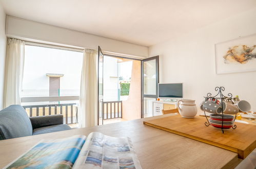 Foto 9 - Appartamento con 1 camera da letto a Le Grau-du-Roi con terrazza e vista mare