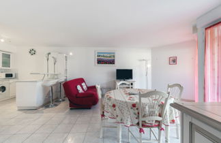 Foto 3 - Apartment mit 1 Schlafzimmer in Cavalaire-sur-Mer mit terrasse