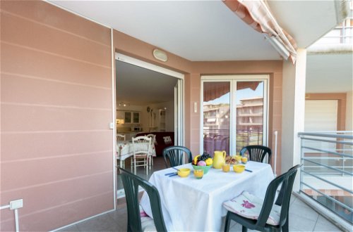 Foto 10 - Apartment mit 1 Schlafzimmer in Cavalaire-sur-Mer mit terrasse