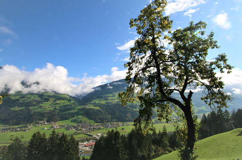 Foto 10 - Appartamento con 3 camere da letto a Kaltenbach con vista sulle montagne