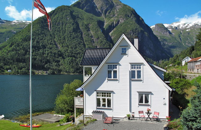 Casa de 5 quartos em Balestrand com jardim e terraço - Foto 1