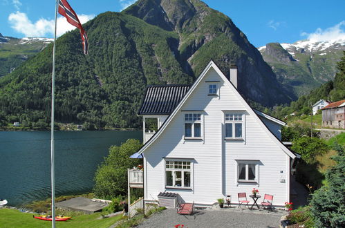 Foto 1 - Casa de 4 habitaciones en Balestrand con jardín y terraza