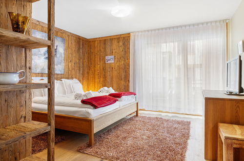 Foto 36 - Appartamento con 6 camere da letto a Zermatt con sauna e vasca idromassaggio