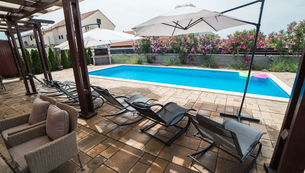 4 bedroom House in Biograd na Moru with private pool and garden - Photo 4