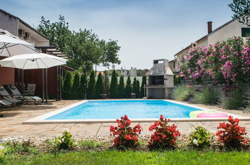 Foto 30 - Casa con 3 camere da letto a Biograd na Moru con piscina privata e giardino