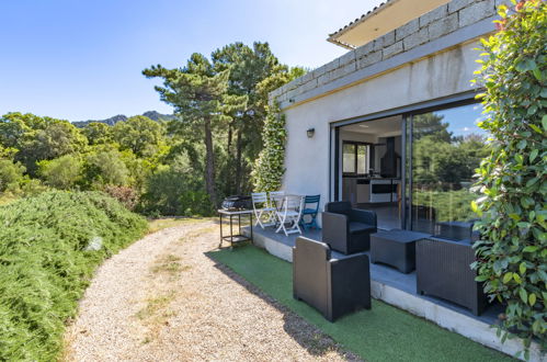 Foto 4 - Apartamento de 2 habitaciones en Porto-Vecchio con jardín y vistas al mar