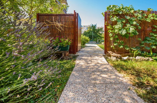 Photo 28 - Maison de 1 chambre à Split avec jardin et terrasse