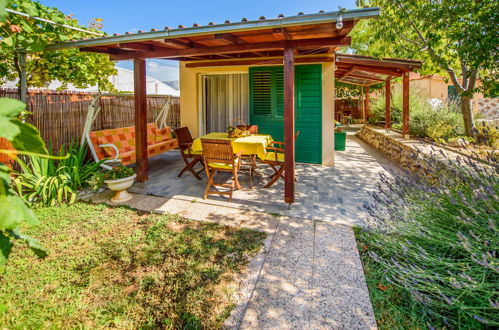 Photo 2 - Maison de 1 chambre à Split avec jardin et terrasse