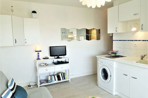 Foto 10 - Appartamento con 1 camera da letto a Narbonne con vista mare
