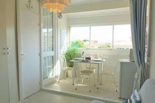 Foto 12 - Appartamento con 1 camera da letto a Narbonne con vista mare