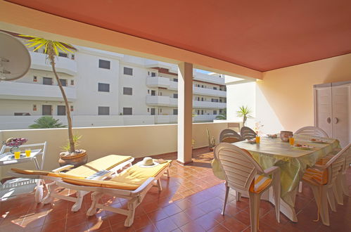 Foto 2 - Apartamento de 2 quartos em Lagos com piscina e vistas do mar