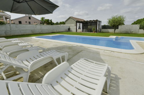 Foto 21 - Casa de 3 habitaciones en Benkovac con piscina privada y vistas al mar