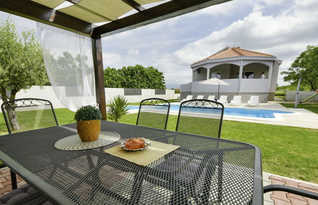 Casa de 4 quartos em Benkovac com piscina privada e jardim - Foto 1
