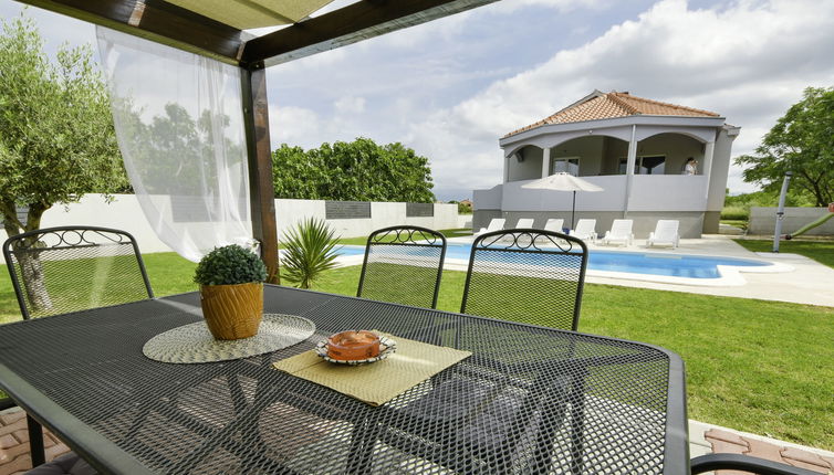 Photo 1 - Maison de 3 chambres à Benkovac avec piscine privée et vues à la mer