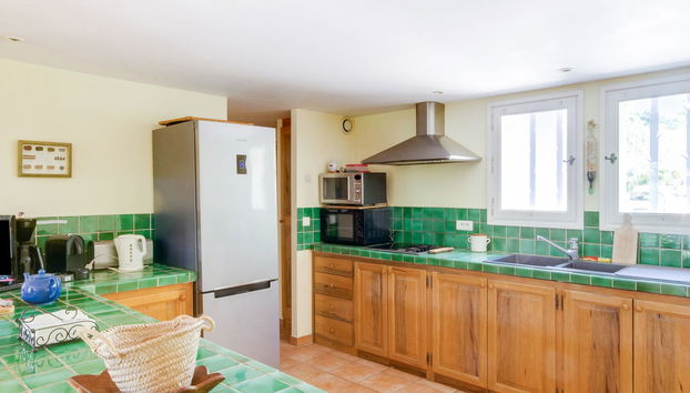 4 bedroom House in Saint-Martin-de-Castillon with private pool and garden - Photo 3