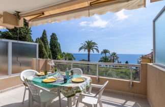 Photo 1 - Appartement de 2 chambres à Menton avec terrasse et vues à la mer