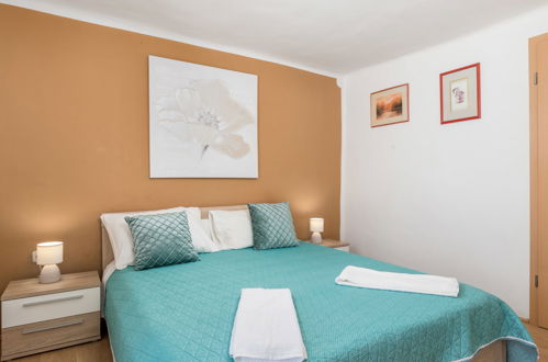 Foto 34 - Appartamento con 3 camere da letto a Kršan con piscina e vista mare