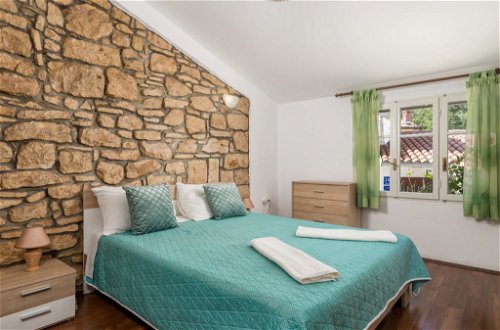 Foto 30 - Appartamento con 3 camere da letto a Kršan con piscina e vista mare